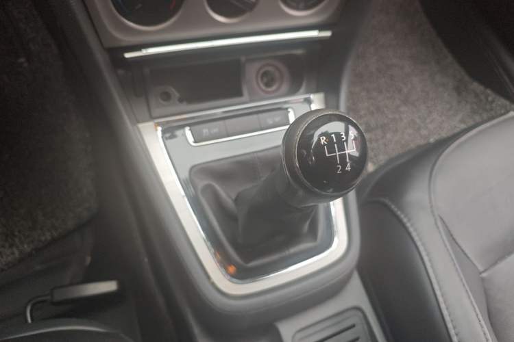 Used Volkswagen Lavida 2013 Restyled Classic 1.6L Manual Comfort Edition Gear Lever