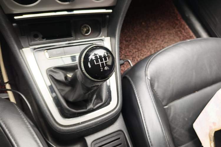 Used Volkswagen Lavida 2013 Restyled Classic 1.6L Manual Comfort Edition Gear Lever