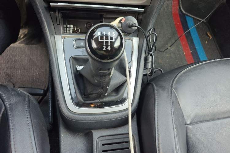 Used Volkswagen Lavida 2013 Restyled Classic 1.6L Manual Comfort Edition Gear Lever