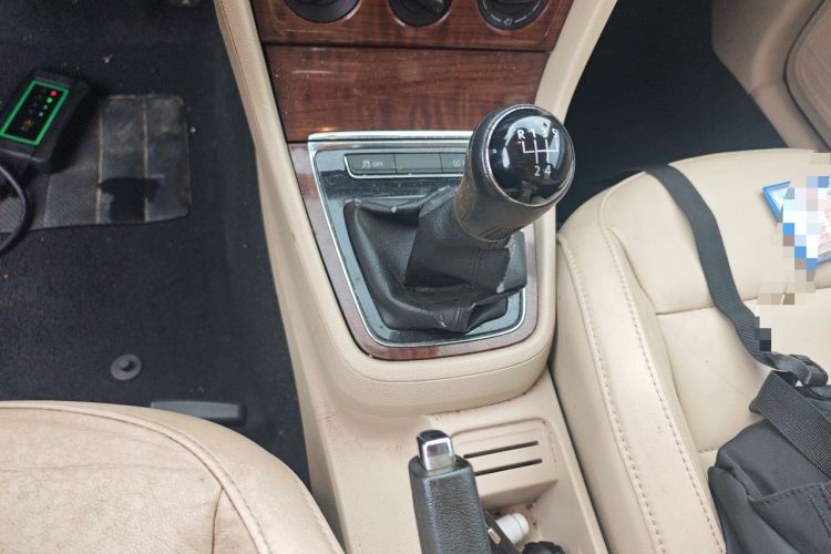 Used Volkswagen Lavida 2013 1.4TSI Manual Comfort Edition Gear Lever