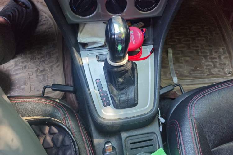 Used Volkswagen Lavida 2013 Revised Classic 1.6L Automatic Fashion Edition Gear Lever