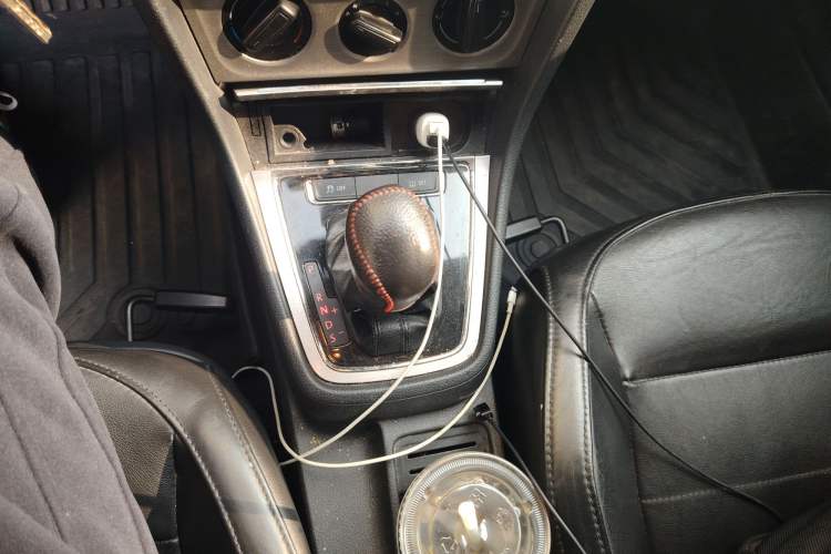 Used Volkswagen Lavida 2013 Restyled Classic 1.6L Automatic Comfort Edition Gear Lever