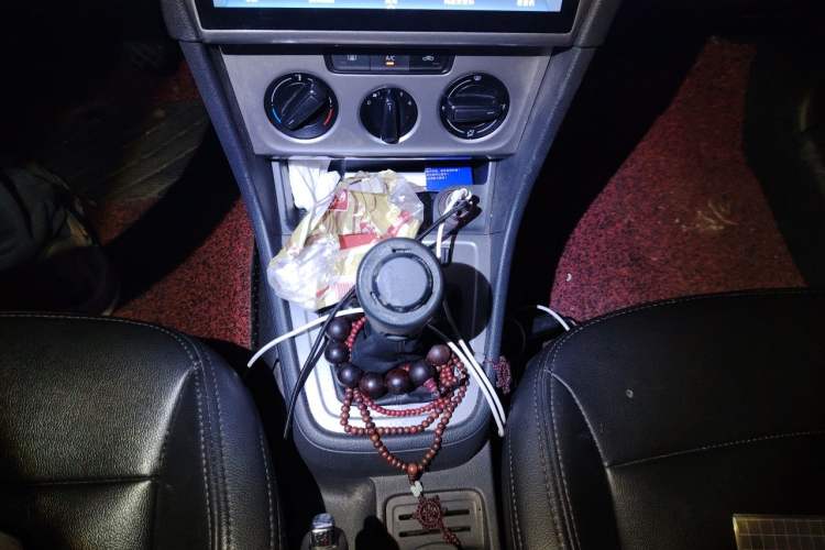 Used Volkswagen Lavida 2013 Revised Classic 1.6L Manual Fashion Edition Gear Lever