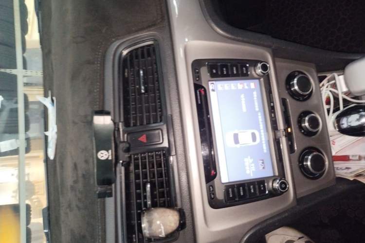 Used Volkswagen Lavida 2013 1.6L Automatic Comfort Edition Gear Lever