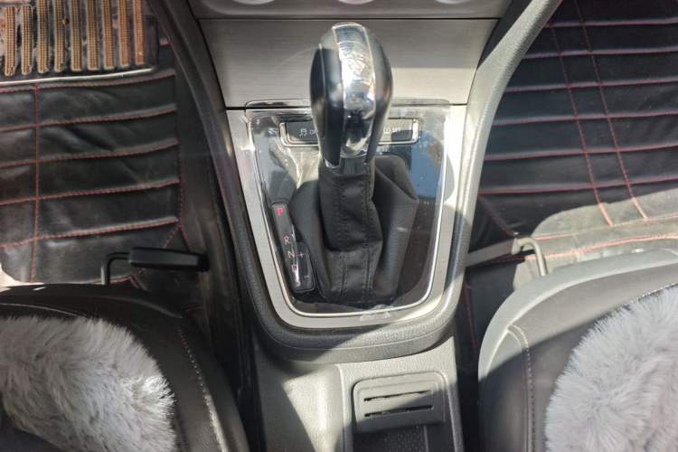 Used Volkswagen Lavida 2013 Restyled Classic 1.6L Automatic Comfort Edition Gear Lever