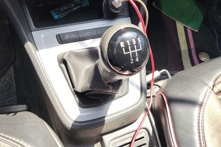 Used Volkswagen Lavida 2013 Revised Classic 1.6L Manual Fashion Edition Gear Lever