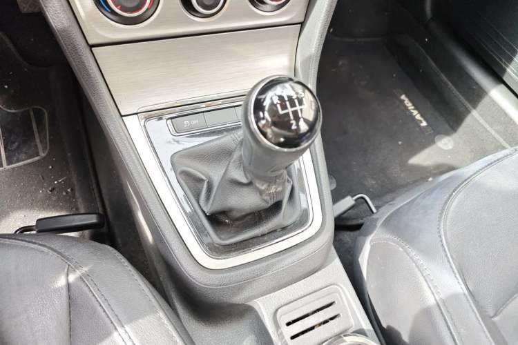 Used Volkswagen Lavida 2013 Restyled Classic 1.6L Manual Comfort Edition Gear Lever
