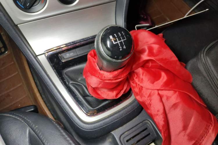 Used Volkswagen Lavida 2013 1.4TSI Manual Comfort Edition Gear Lever