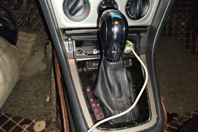 Used Volkswagen Lavida 2013 Revised Version 1.4 TSI DSG Comfort Edition Gear Lever