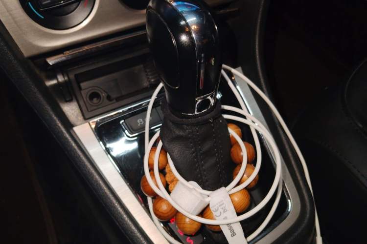 Used Volkswagen Lavida 2013 Restyled Classic 1.6L Automatic Comfort Edition Gear Lever
