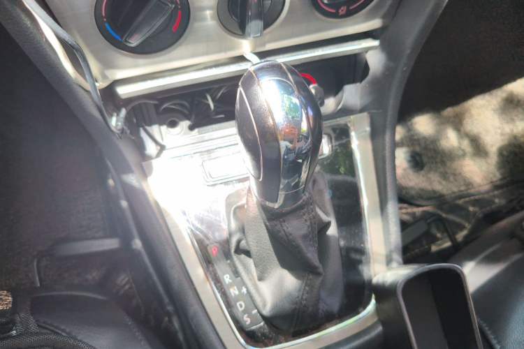 Used Volkswagen Lavida 2013 Restyled Classic 1.6L Automatic Comfort Edition Gear Lever