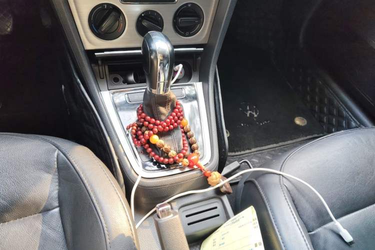 Used Volkswagen Lavida 2013 Restyled Classic 1.6L Automatic Comfort Edition Gear Lever