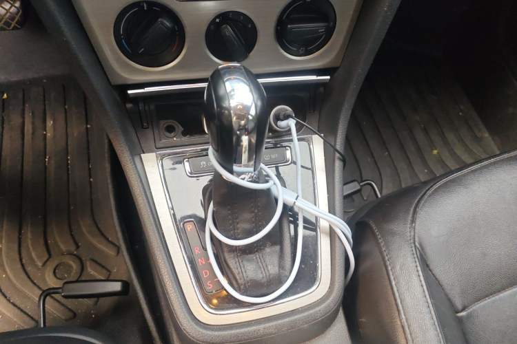Used Volkswagen Lavida 2013 Restyled Classic 1.6L Automatic Comfort Edition Gear Lever