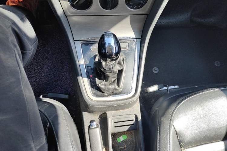 Used Volkswagen Lavida 2013 1.4TSI DSG Comfort Edition Gear Lever