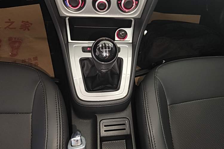 Used Volkswagen Lavida 2013 Revised Classic 1.6L Manual Fashion Edition Gear Lever