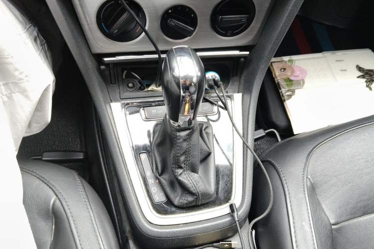 Used Volkswagen Lavida 2013 Restyled Classic 1.6L Automatic Comfort Edition Gear Lever