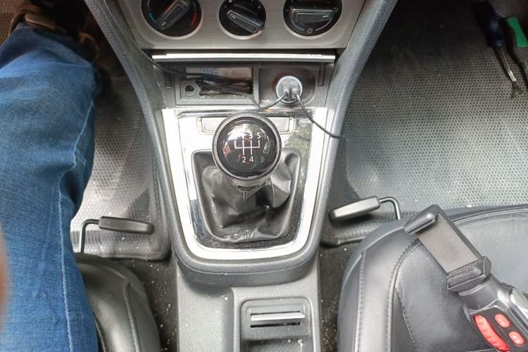 Used Volkswagen Lavida 2013 Restyled Classic 1.6L Manual Comfort Edition Gear Lever