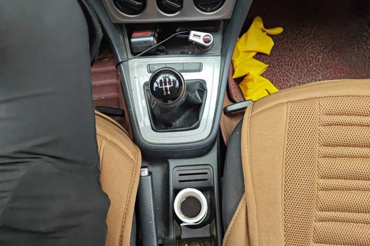 Used Volkswagen Lavida 2013 Revised Classic 1.6L Manual Fashion Edition Gear Lever