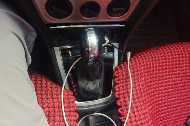 Used Volkswagen Lavida 2013 Revised Version 1.4 TSI DSG Comfort Edition Gear Lever