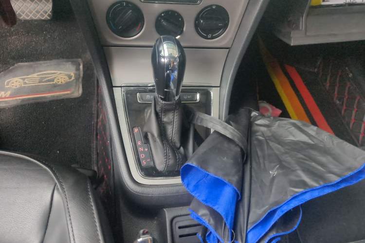 Used Volkswagen Lavida 2013 Restyled Classic 1.6L Automatic Comfort Edition Gear Lever
