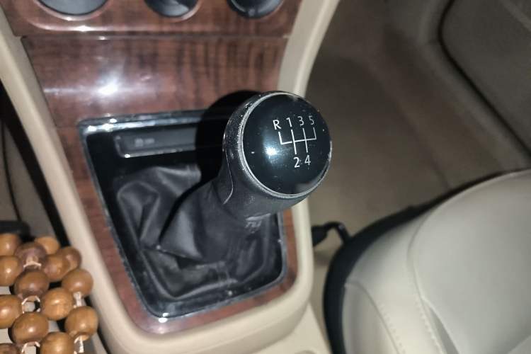 Used Volkswagen Lavida 2013 Restyled Classic 1.6L Manual Comfort Edition Gear Lever