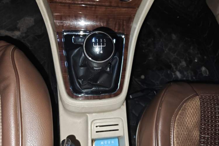 Used Volkswagen Lavida 2013 Restyled Classic 1.6L Manual Comfort Edition Gear Lever