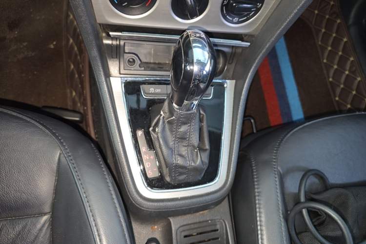 Used Volkswagen Lavida 2013 1.4TSI DSG Comfort Edition Gear Lever