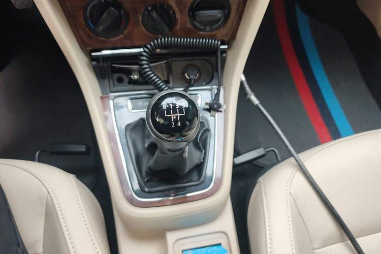 Used Volkswagen Lavida 2013 Restyled Classic 1.6L Manual Comfort Edition Gear Lever