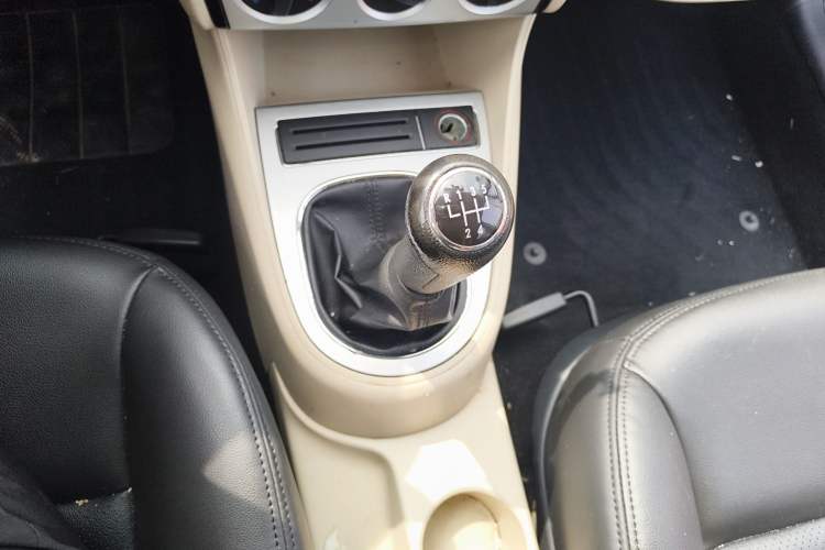 Used Volkswagen Lavida 2013 1.6L Manual Fashion Edition Gear Lever