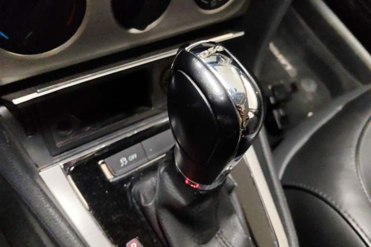 Used Volkswagen Lavida 2013 Revised Version 1.4 TSI DSG Comfort Edition Gear Lever