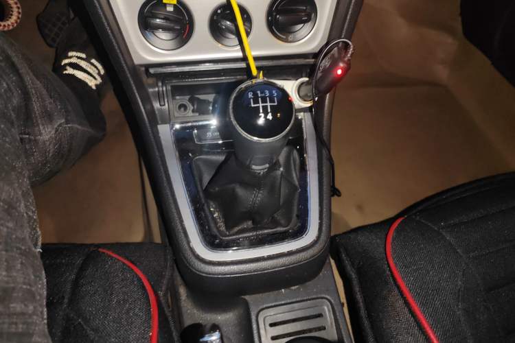 Used Volkswagen Lavida 2013 Restyled Classic 1.6L Manual Comfort Edition Gear Lever