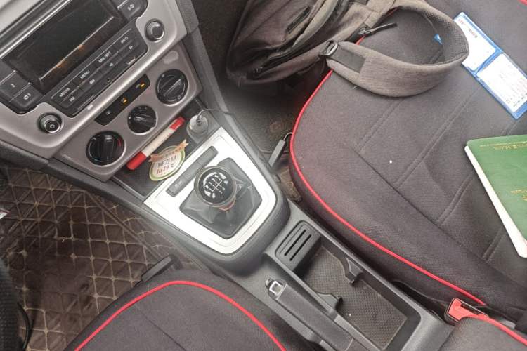 Used Volkswagen Lavida 2013 Revised Classic 1.6L Manual Fashion Edition Gear Lever