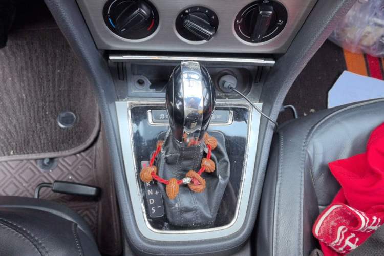 Used Volkswagen Lavida 2013 Restyled Classic 1.6L Automatic Comfort Edition Gear Lever