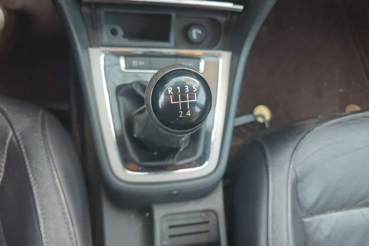 Used Volkswagen Lavida 2013 Restyled Classic 1.6L Manual Comfort Edition Gear Lever