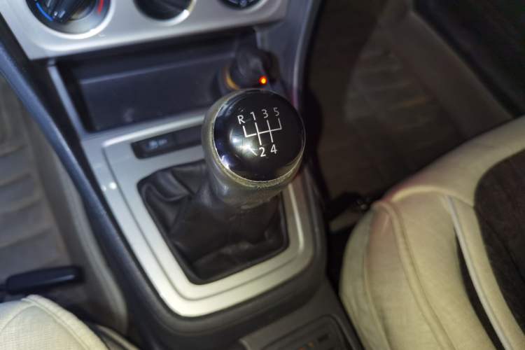 Used Volkswagen Lavida 2013 Revised Classic 1.6L Manual Fashion Edition Gear Lever