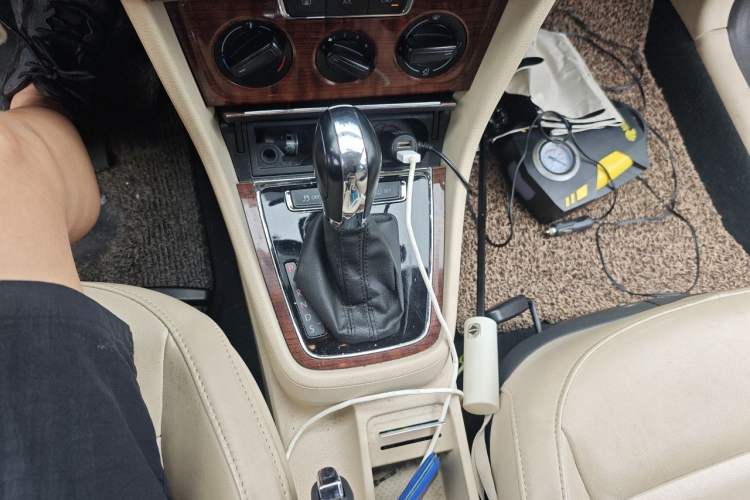 Used Volkswagen Lavida 2013 Restyled Classic 1.6L Automatic Comfort Edition Gear Lever