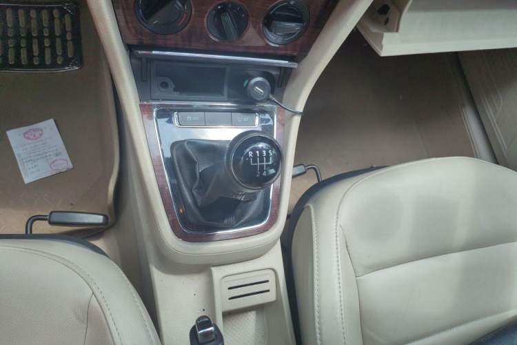 Used Volkswagen Lavida 2013 1.4TSI Manual Comfort Edition Gear Lever