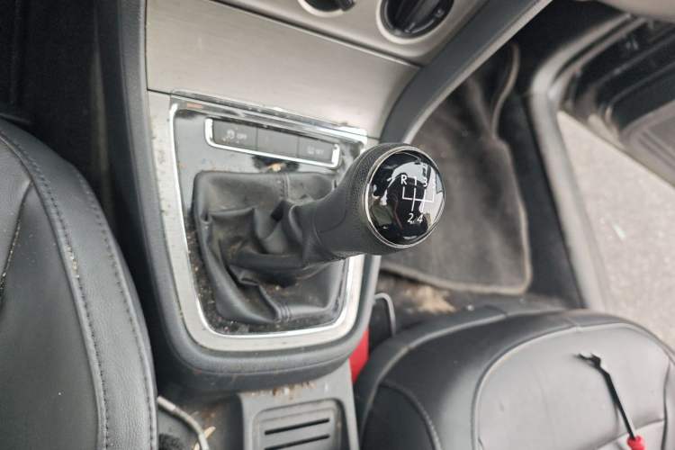 Used Volkswagen Lavida 2013 Restyled Classic 1.6L Manual Comfort Edition Gear Lever