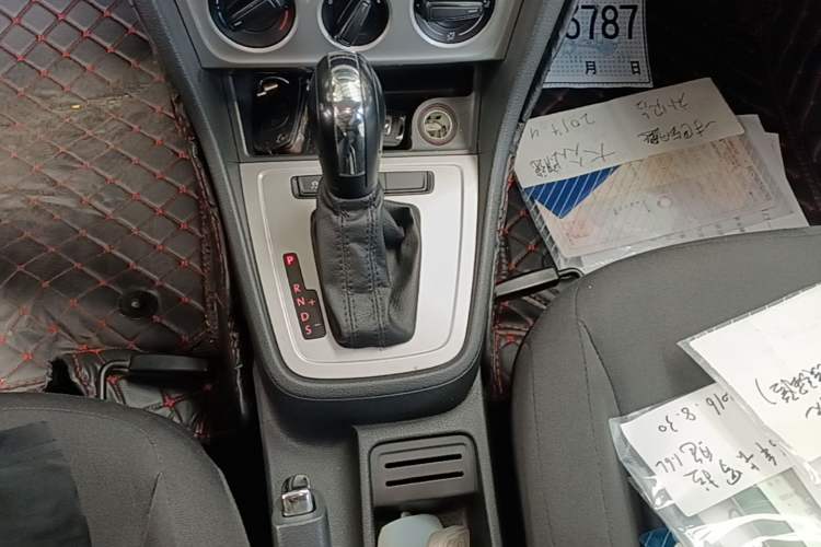 Used Volkswagen Lavida 2013 Revised Classic 1.6L Automatic Fashion Edition Gear Lever