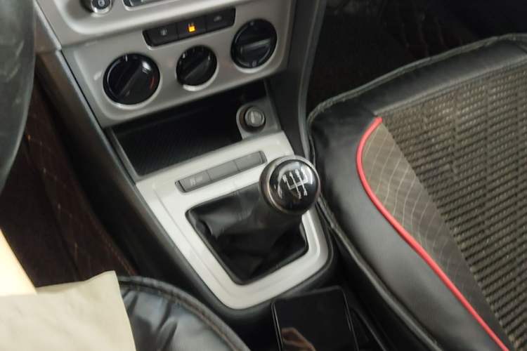 Used Volkswagen Lavida 2013 Revised Classic 1.6L Manual Fashion Edition Gear Lever