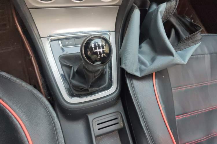 Used Volkswagen Lavida 2013 Restyled Classic 1.6L Manual Comfort Edition Gear Lever