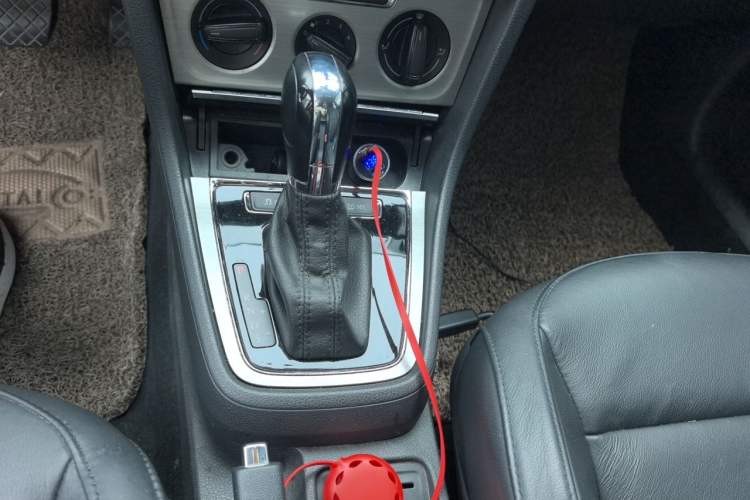 Used Volkswagen Lavida 2013 Restyled Classic 1.6L Automatic Comfort Edition Gear Lever