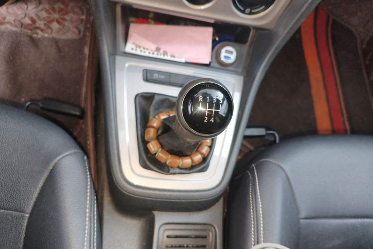 Used Volkswagen Lavida 2013 Revised Classic 1.6L Manual Fashion Edition Gear Lever