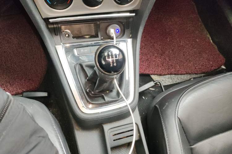 Used Volkswagen Lavida 2013 Restyled Classic 1.6L Manual Comfort Edition Gear Lever