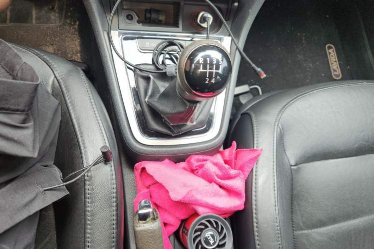 Used Volkswagen Lavida 2013 1.4TSI Manual Comfort Edition Gear Lever