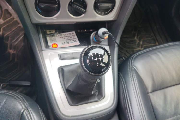 Used Volkswagen Lavida 2013 Revised Classic 1.6L Manual Fashion Edition Gear Lever