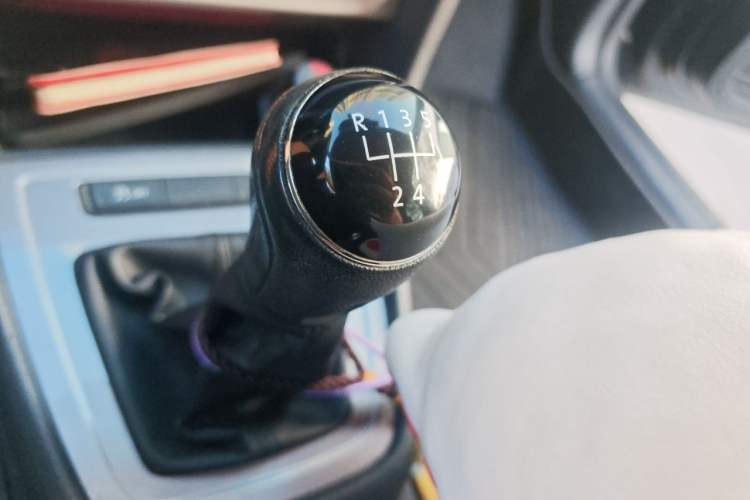 Used Volkswagen Lavida 2013 Revised Classic 1.6L Manual Fashion Edition Gear Lever