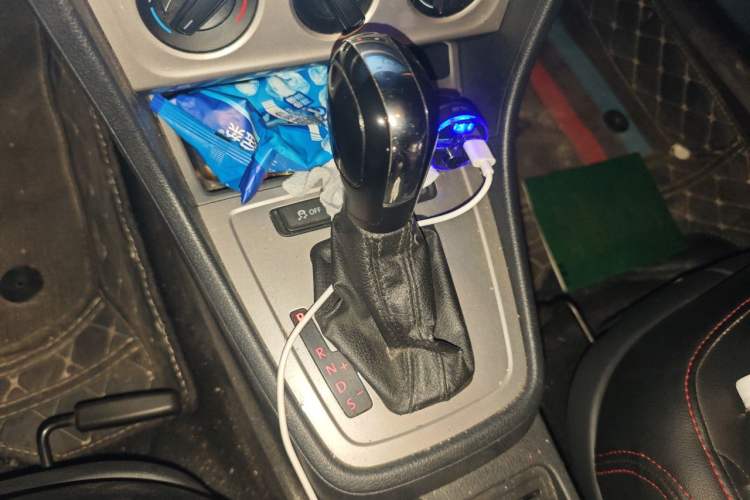Used Volkswagen Lavida 2013 Revised Classic 1.6L Automatic Fashion Edition Gear Lever