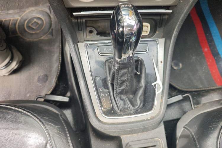 Used Volkswagen Lavida 2013 1.4TSI DSG Comfort Edition Gear Lever