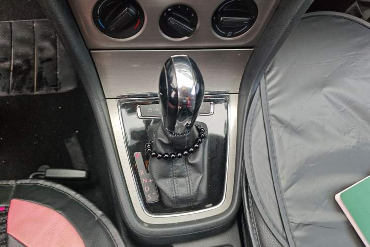 Used Volkswagen Lavida 2013 Restyled Classic 1.6L Automatic Comfort Edition Gear Lever
